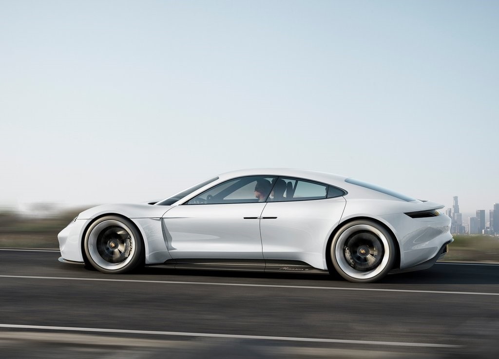 MAN MAN Porche Mission E electrische auto 21