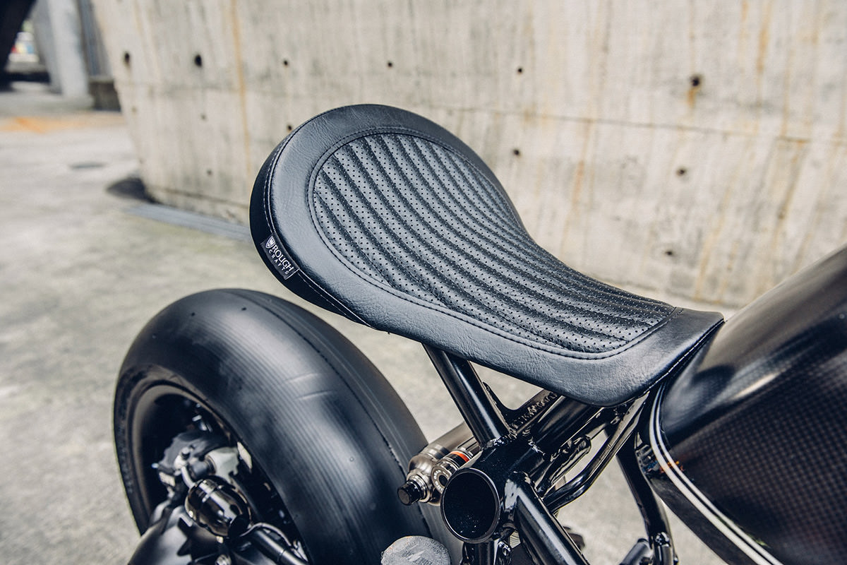 Custom bike BMW batman zwart Rough Crafts100