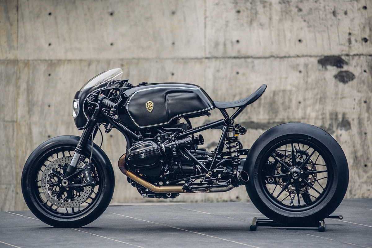 Custombike BMW batman zwart Rough Crafts2
