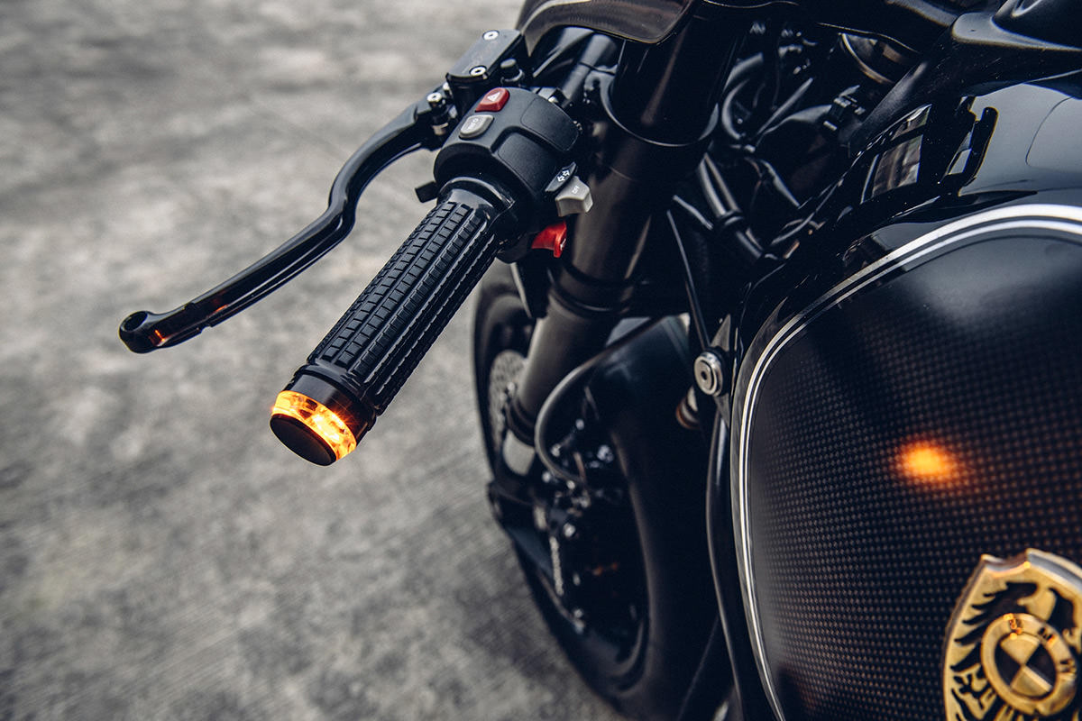 Custom bike BMW batman zwart Rough Crafts99