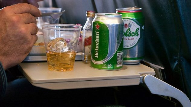 Vliegtuig passagier ergernissen man man irritant 7