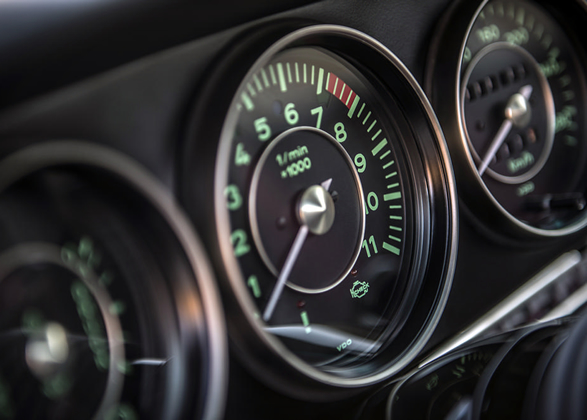 Porsche-911-Singer-auto-zwart-autobedrijf-fabriek-snelheid-MAN-MAN