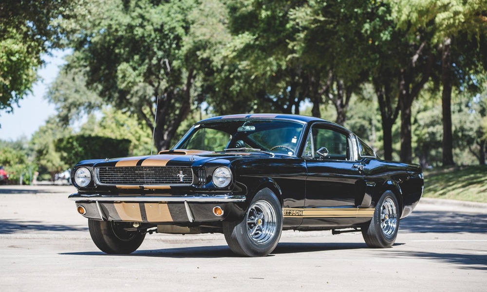 Carroll Shelby-auto-zwart en goud-klassieker-1966-Shelby-GT350H-MAN MAN