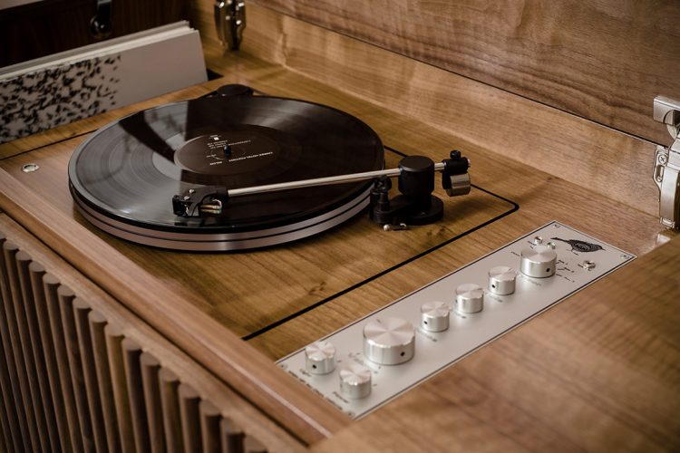 Wrensilva-hifi stereo-muziek luisteren-MAN MAN