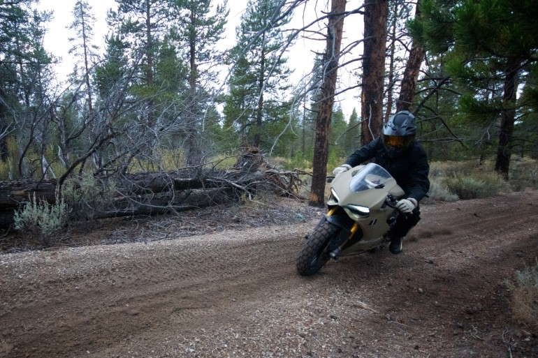 offroad Ducati-Ducati-119 Panigale S-offroad-motor-snelheid-MAN MAN