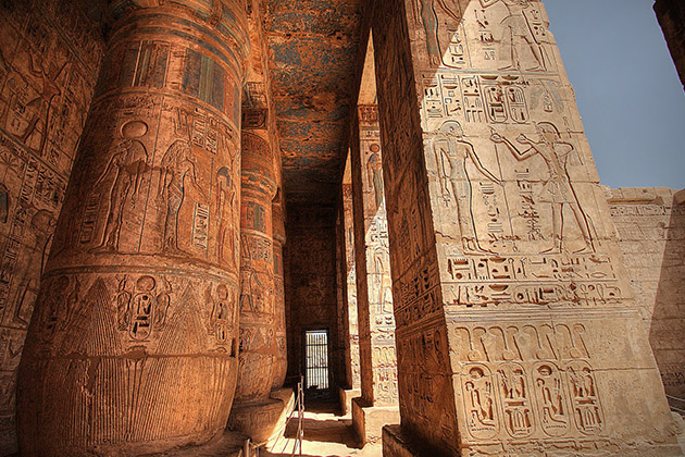 Medinet-Habu-Egypt-tempel-MAN MAN