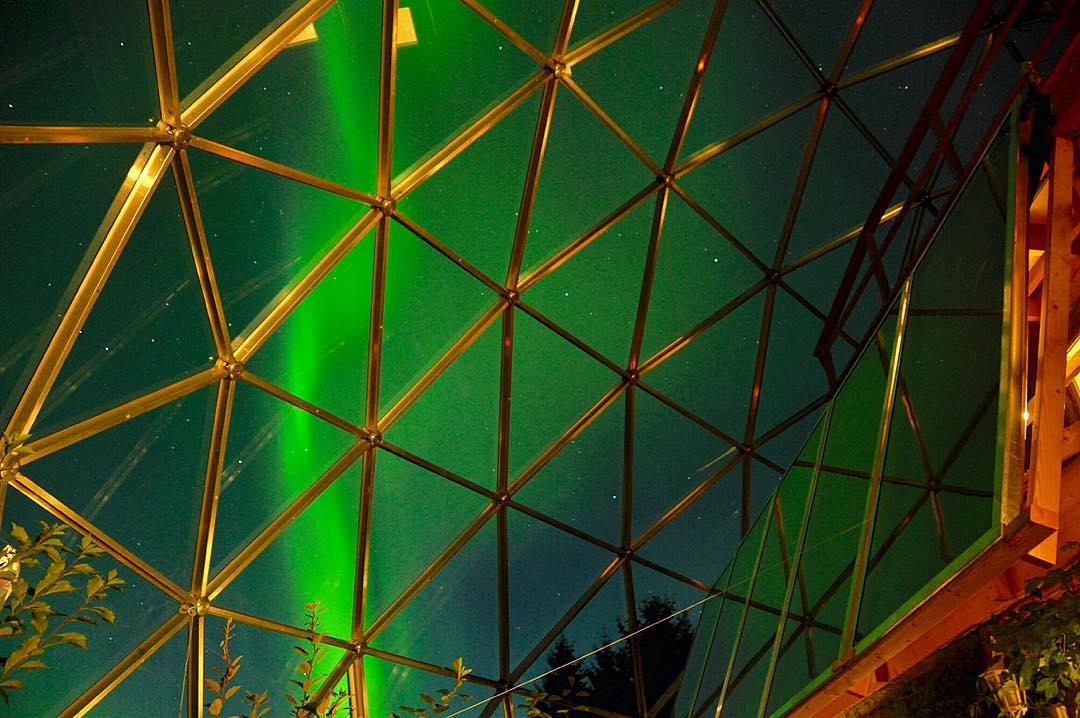 iglo-poolcirkel-glazen-wand-MANMAN