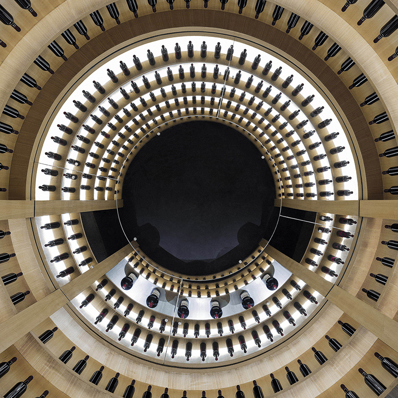 Wijn museum bunker man man 9