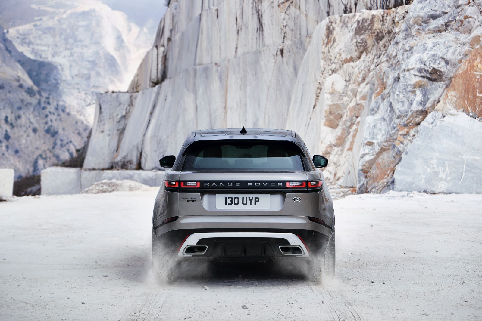 Range rover velar man man 8