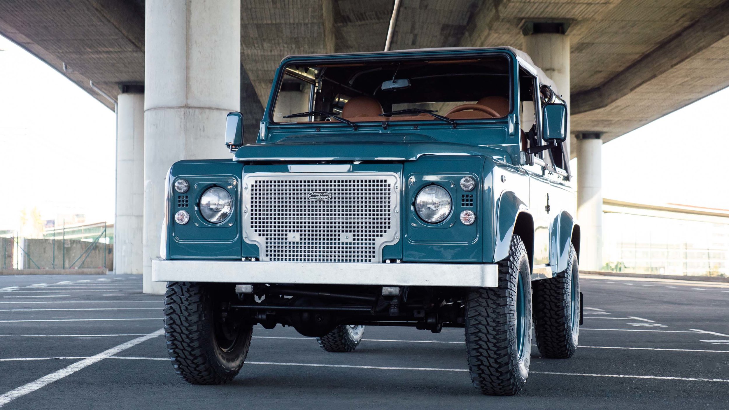 land-rover-defender-heritage- MAN MAN 4