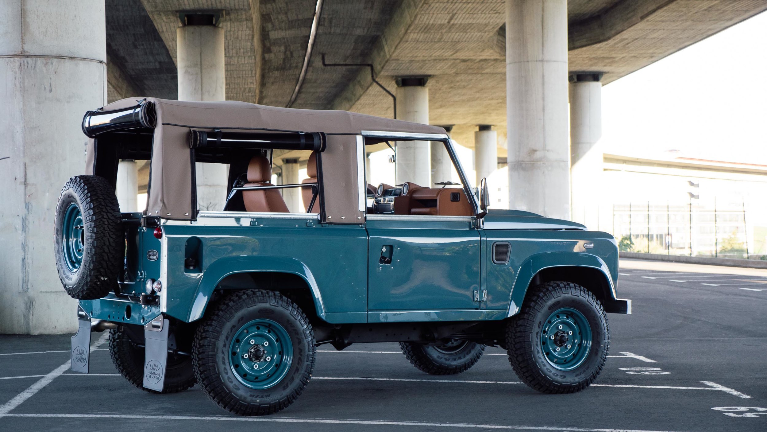 land-rover-defender-heritage- MAN MAN 6