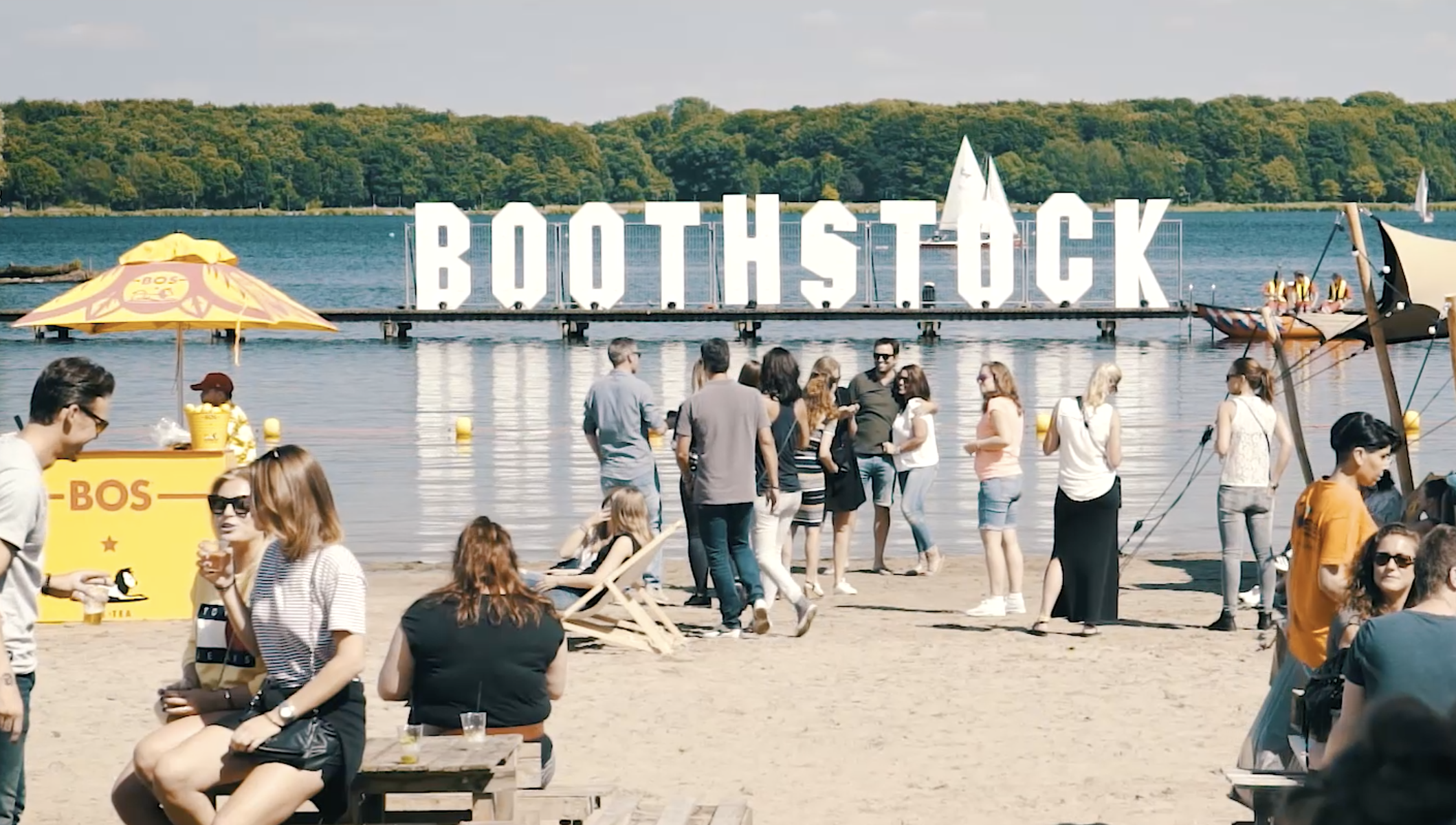 bulleit-travelling-man-boothstock-manman