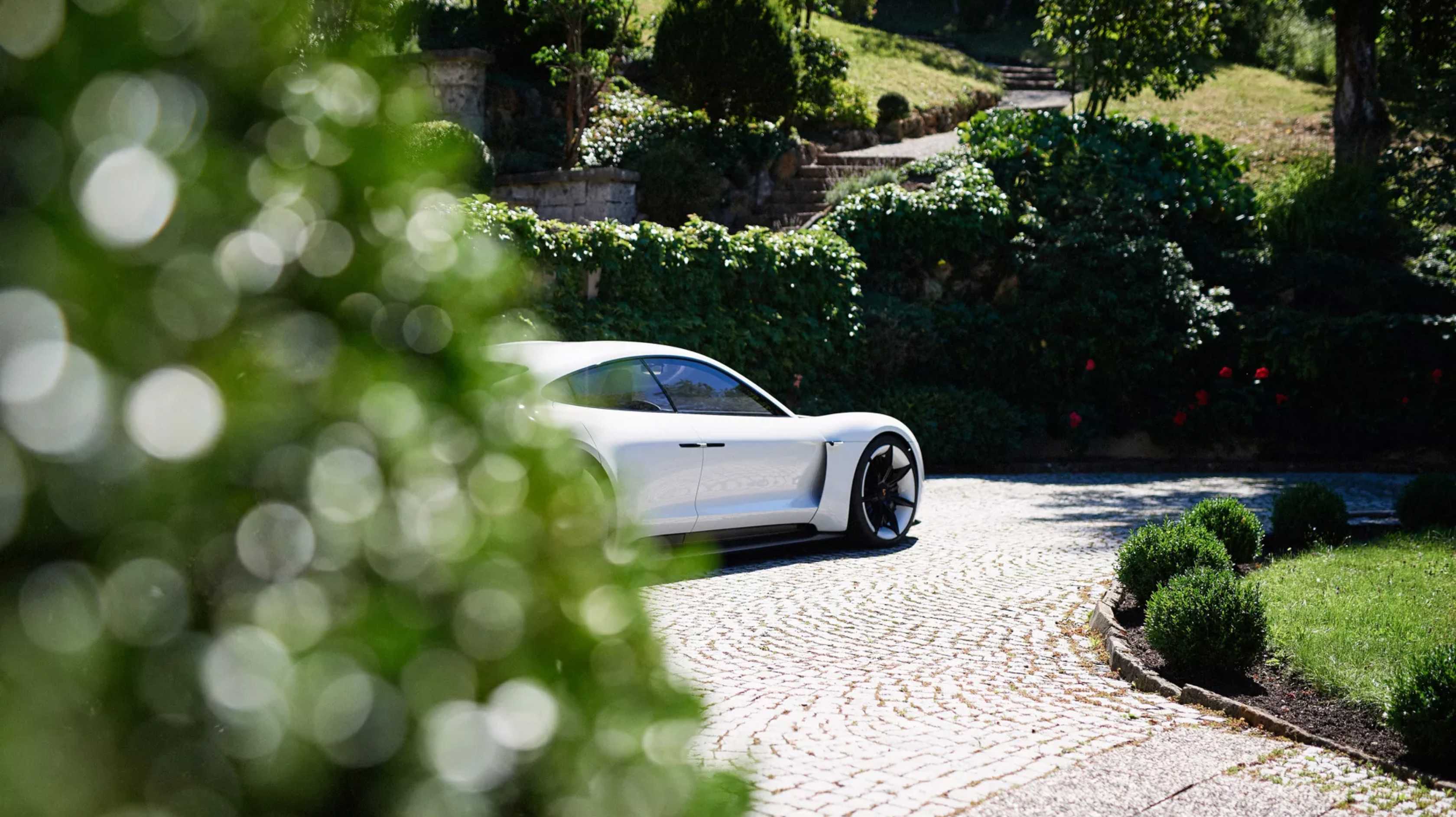 Porsche Mission E MAN-MAN