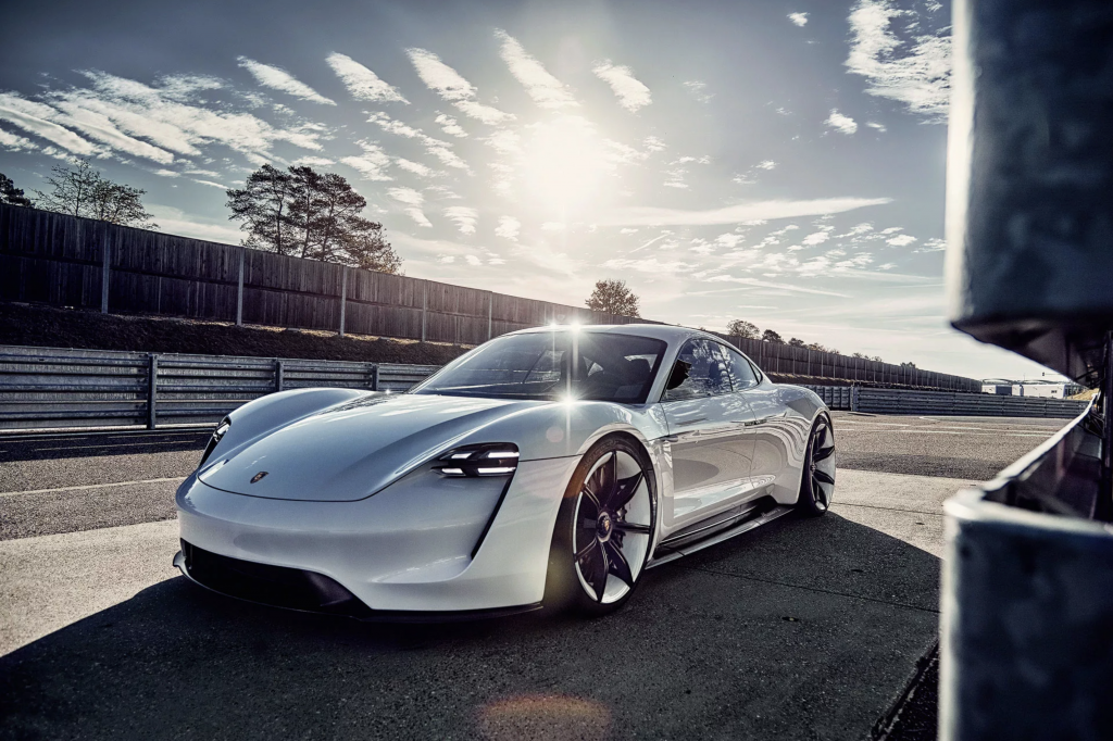 Porsche Mission E en Porsche GT2 RS Widowmaker Steffen Jahn MAN-MAN