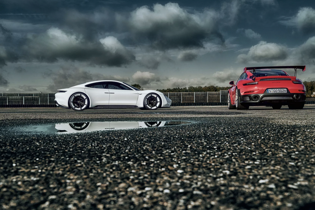 Porsche Mission E en Porsche GT2 RS Widowmaker Steffen Jahn MAN-MAN