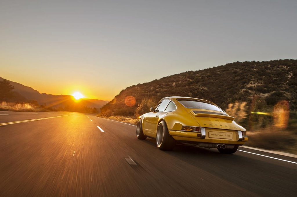 Singer vehicle design Porsche 911 okergeel blauw interieur MAN-MAN