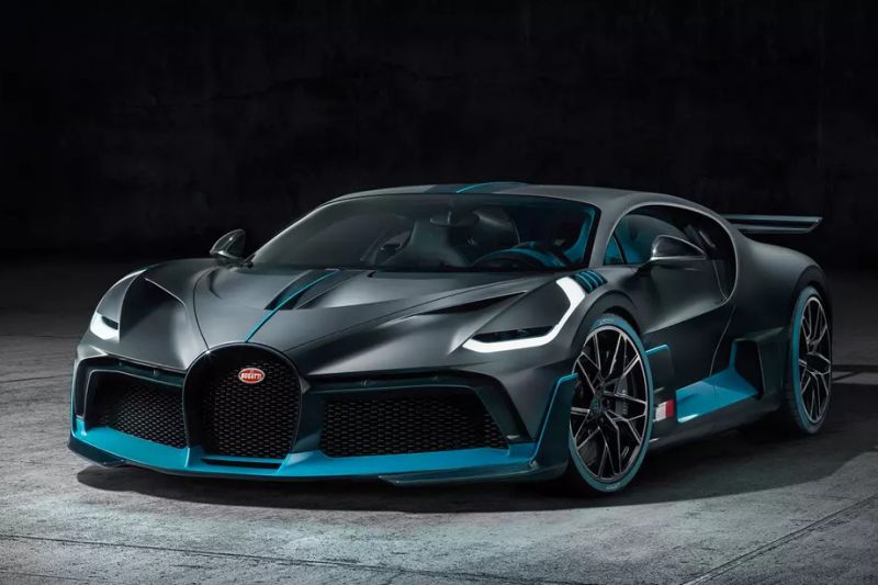 Bugatti Divo hypercar Quail Show MAN MAN
