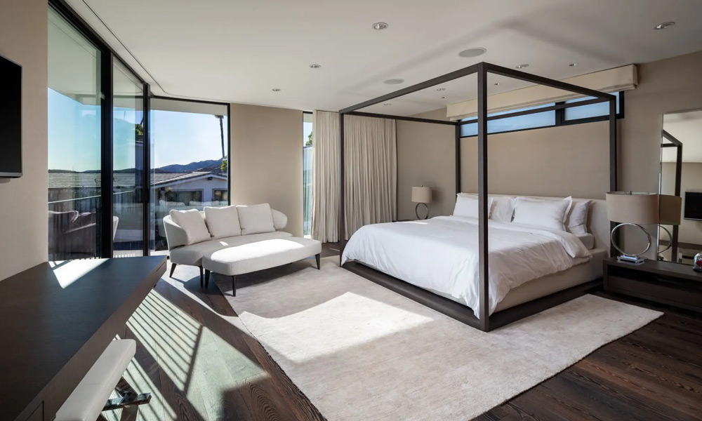 Elon Musk villa MAN MAN 