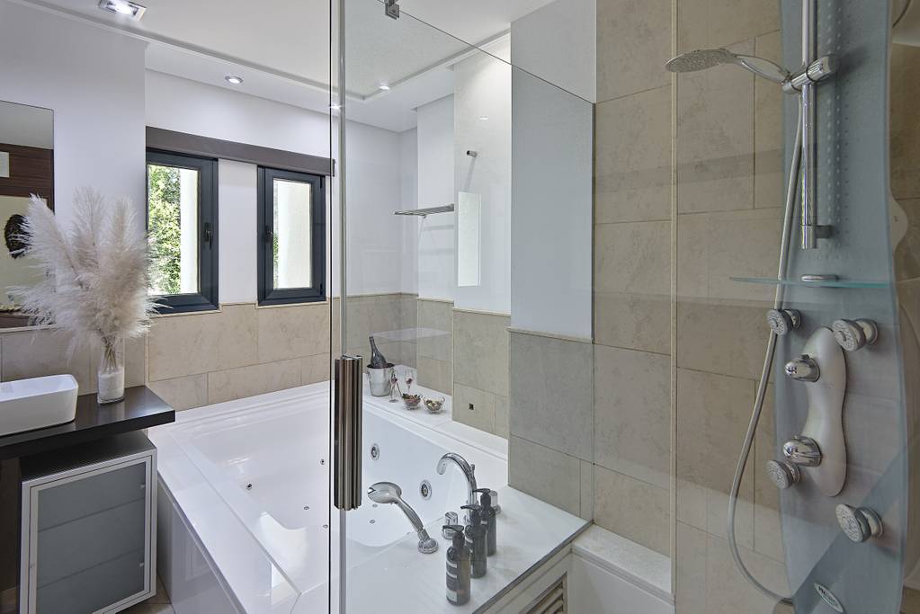 c33b40cd-c228-408f-8a1d-55a550e07cd2