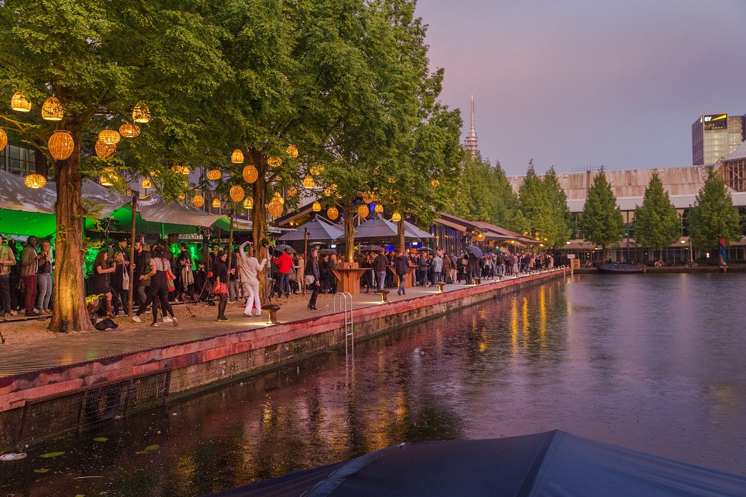 strandzuid amsterdam terras koffie illy