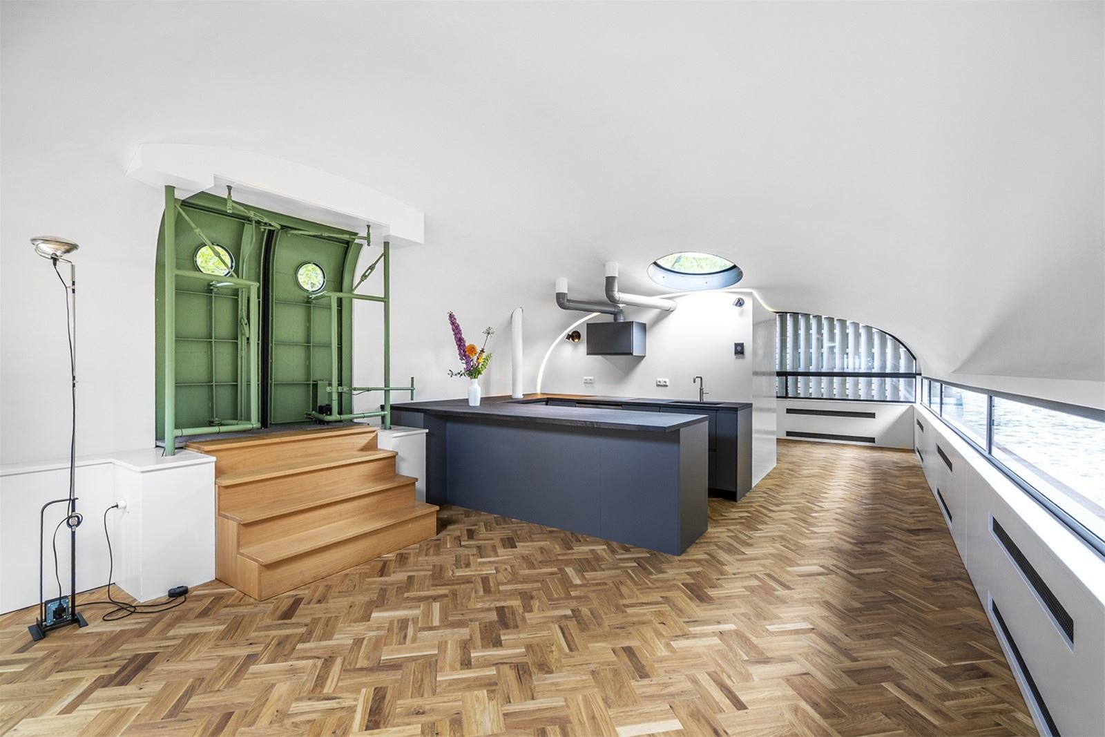 Nessie woonboot interieur