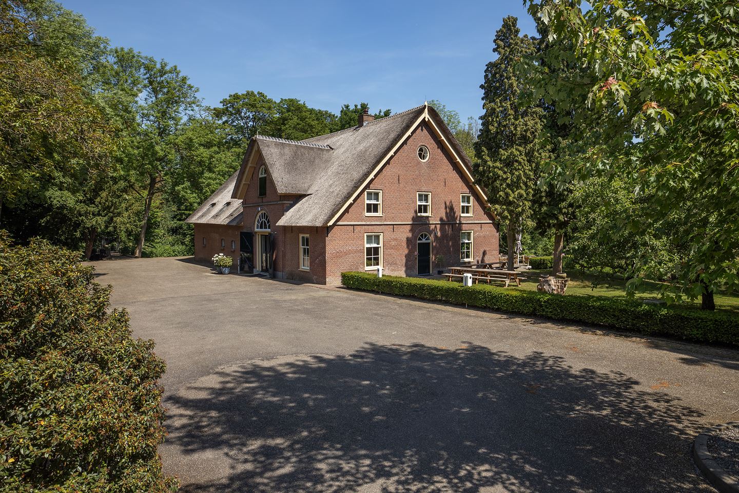 Dit unieke Nederlandse kasteel staat te koop op Funda