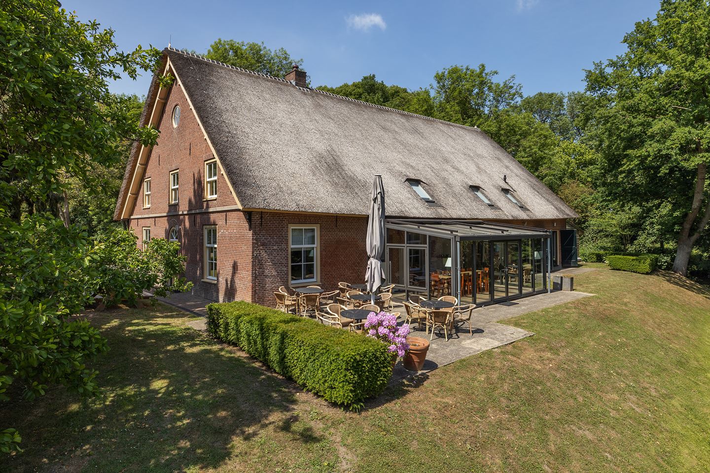 Dit unieke Nederlandse kasteel staat te koop op Funda