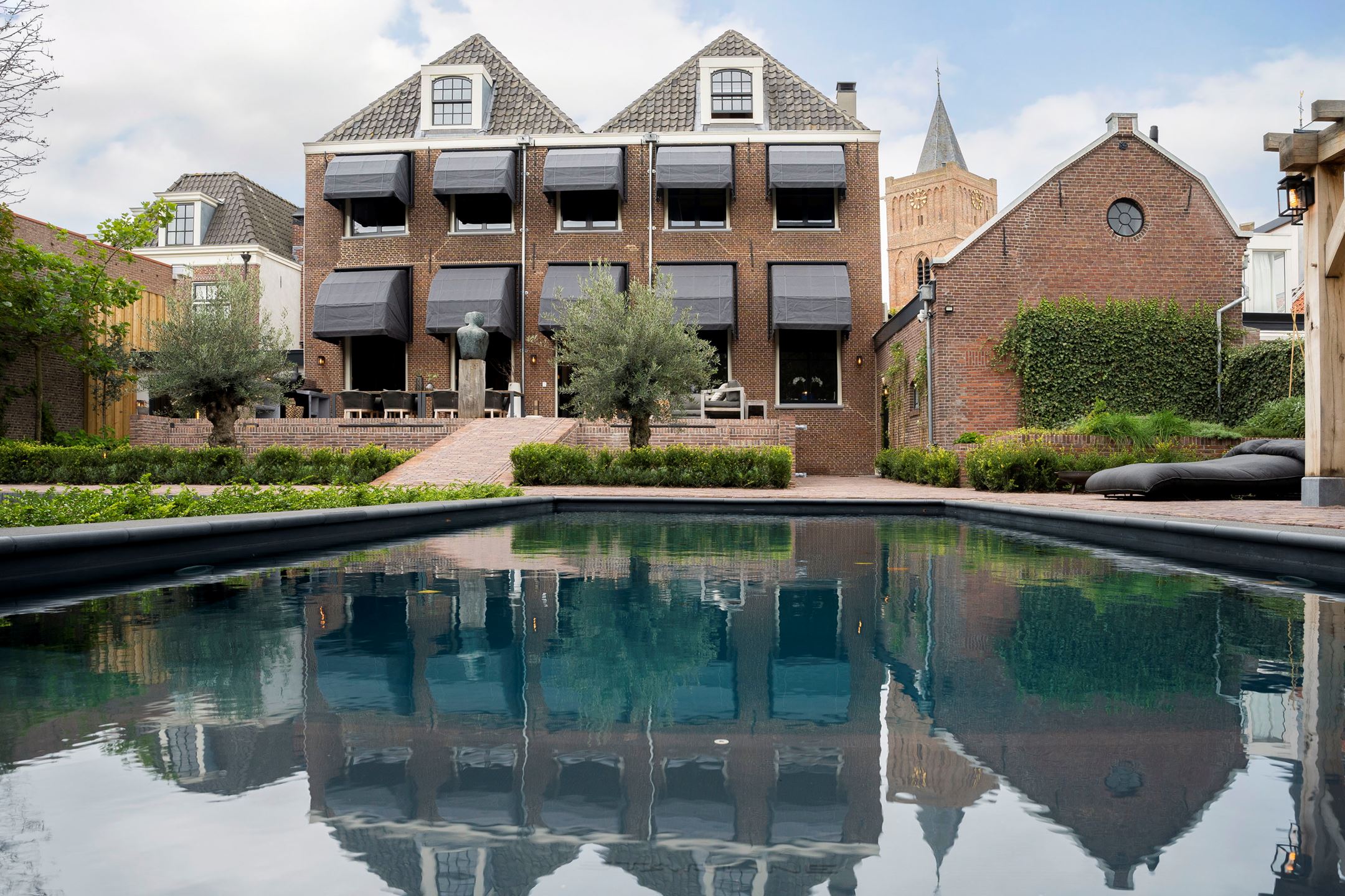 huis met zwembad in de tuin noordwijk