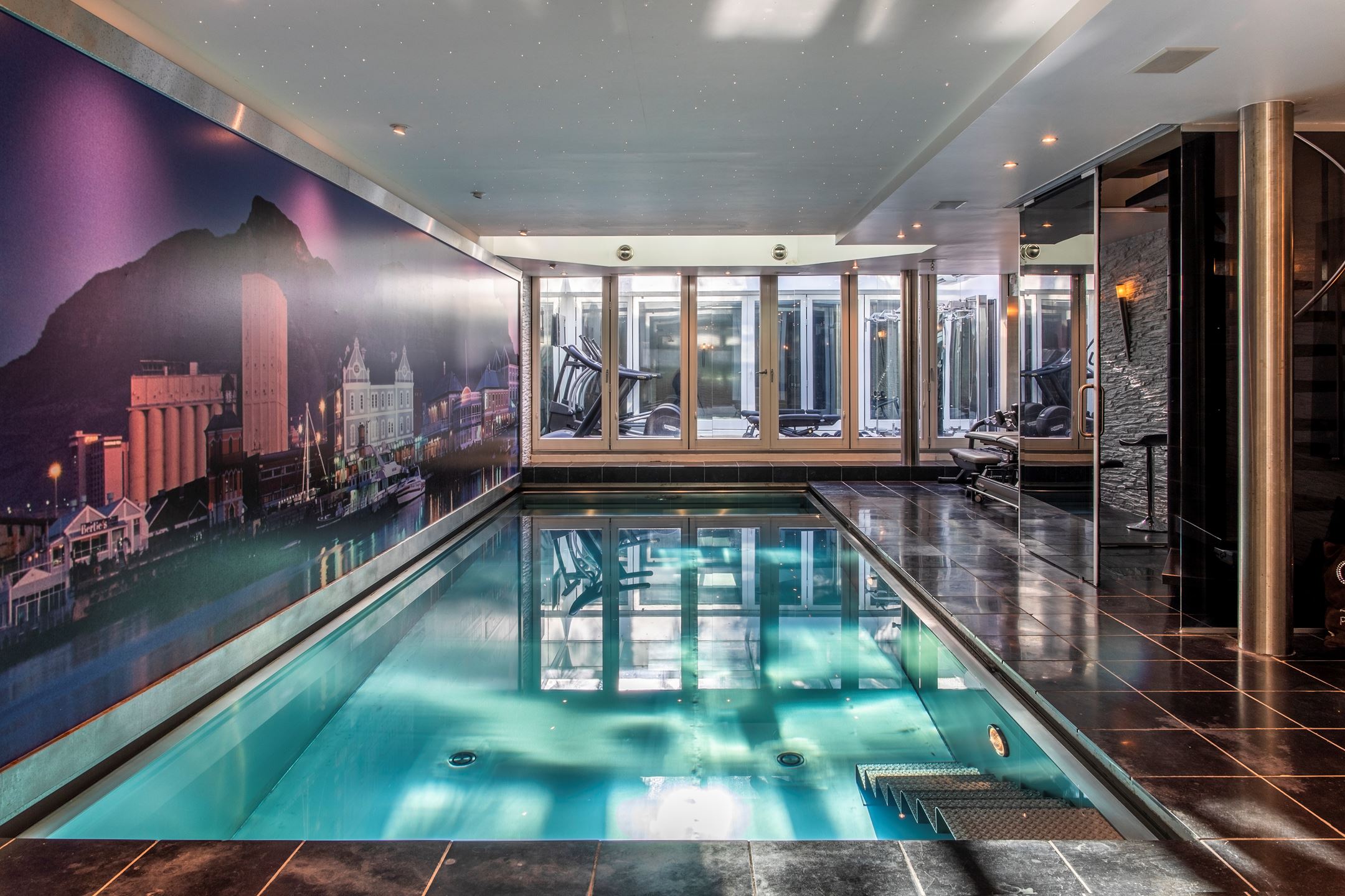 Na 8 jaar is deze onwijs luxe villa van Gordon verkocht