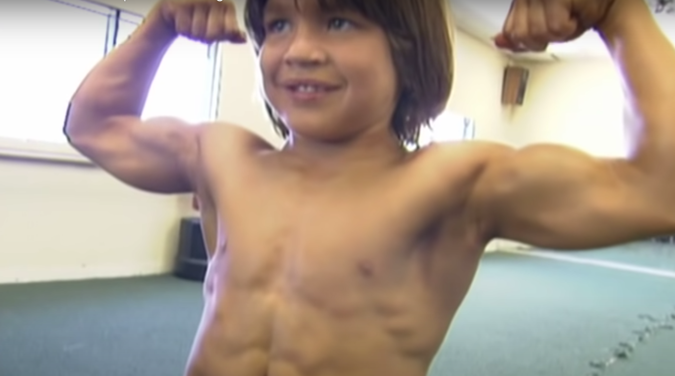 Zo ziet de jongste bodybuilder (29) ooit er nu uit? 