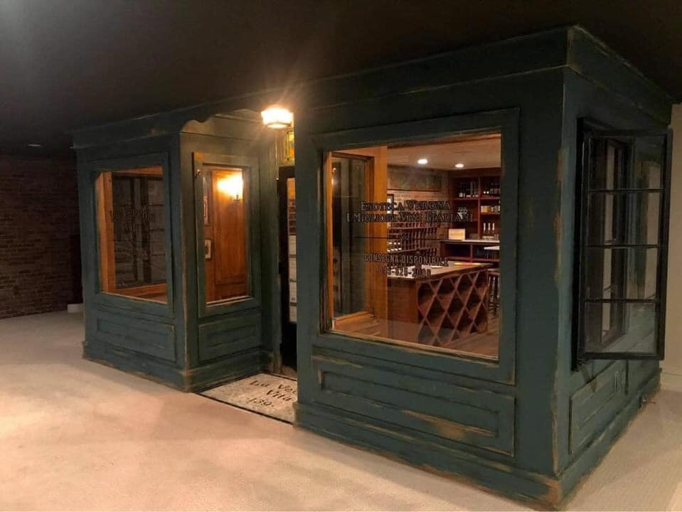 man-bouwt-wijnbar-eigen-huis