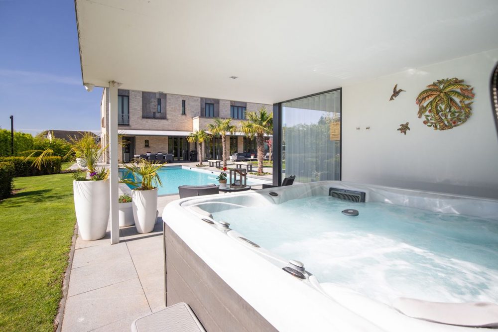 gigantische-villa-funda-mancave