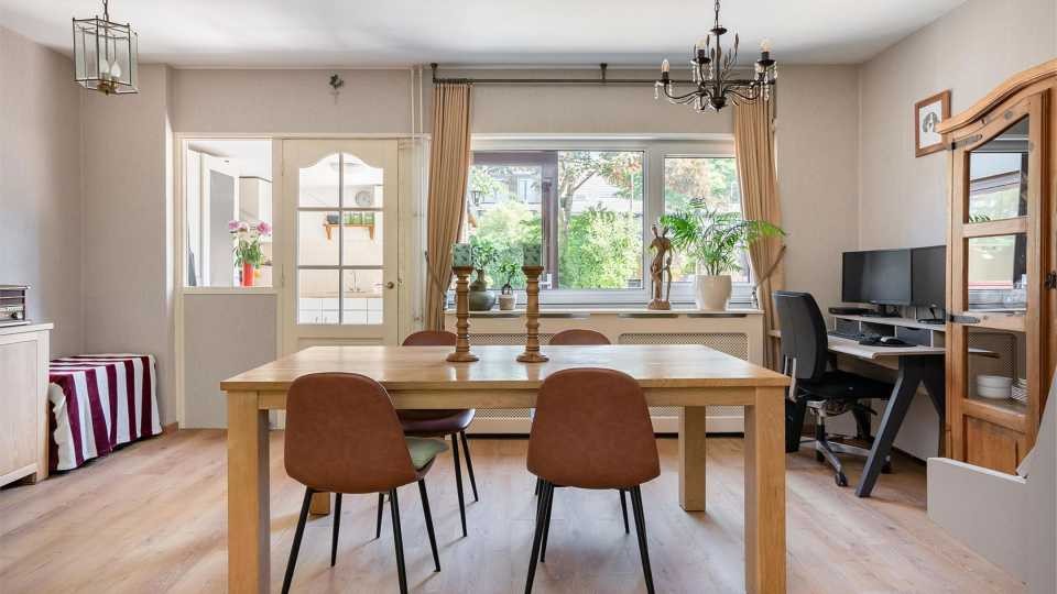 Tweede huis Anouk eetkamer