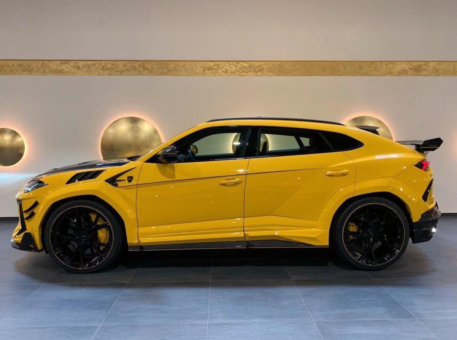 marktplaats lamborghini geel urus 