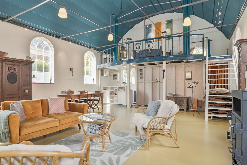 omgebouwde kerk tot B&B funda zeerijp