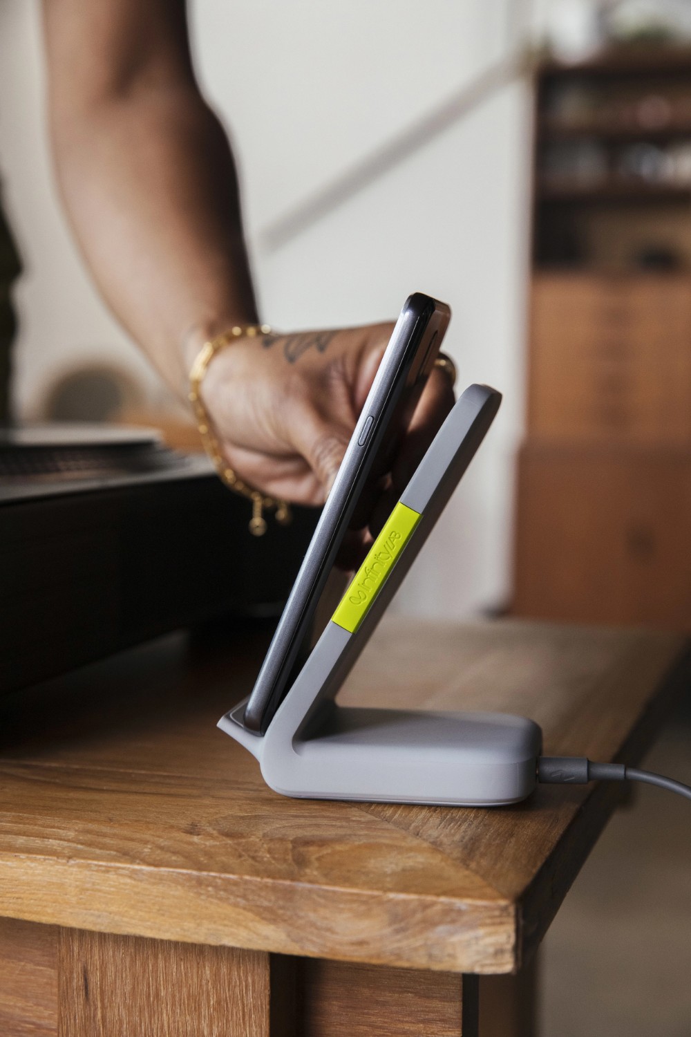 telefoon staand oplader draadloos gadget thuiswerken