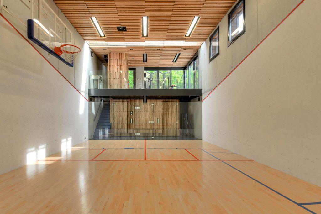 basketbalveld squashveld thuis in achtertuin funda breda