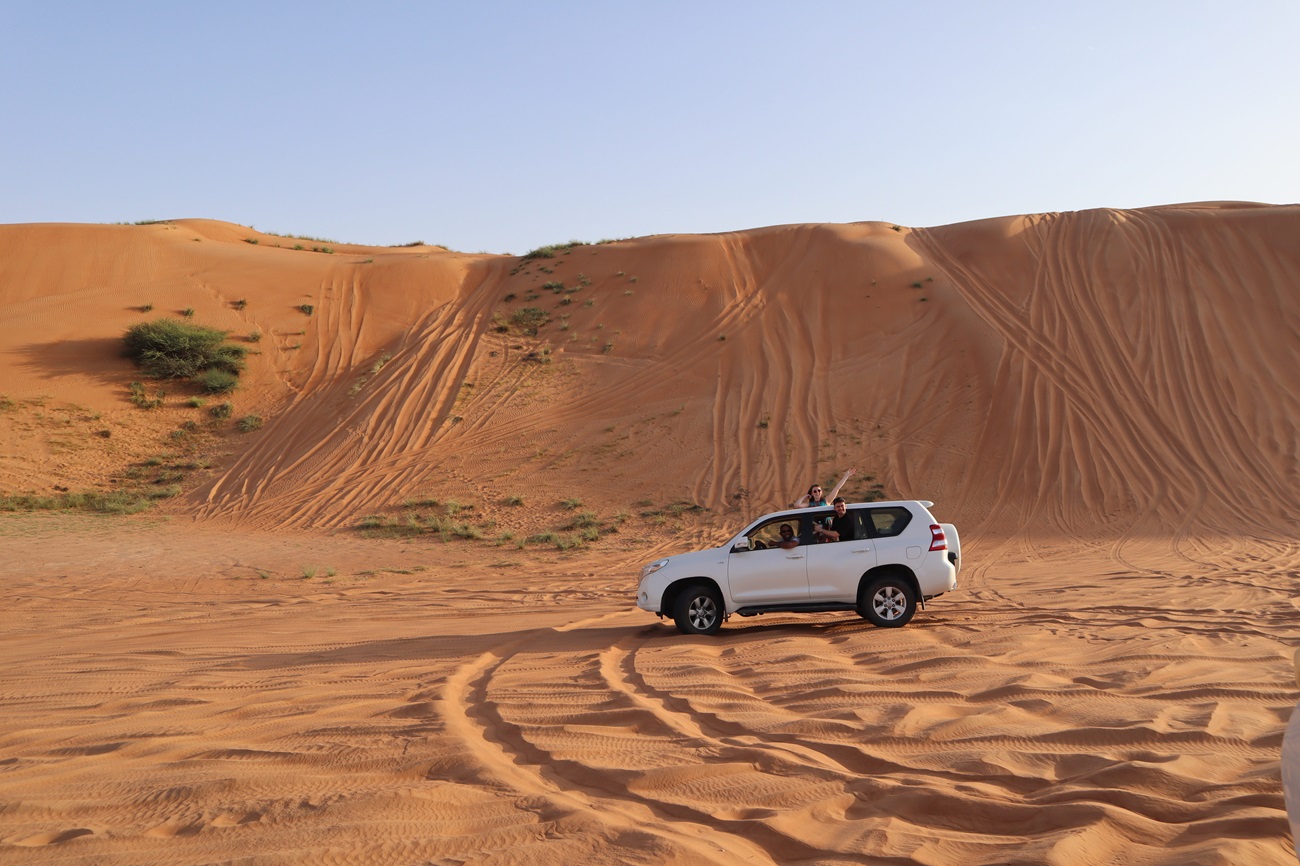 auto woestijn oman 